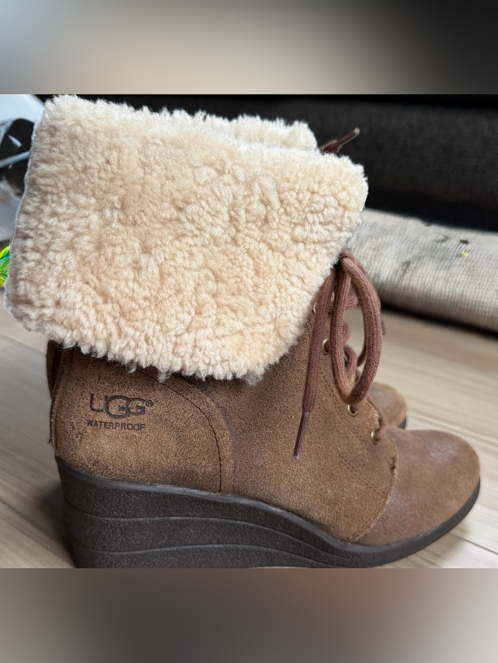 UGG ZEA US Woman Sz 9 Brown Leather Wedge Cuff Sheepskin Boots